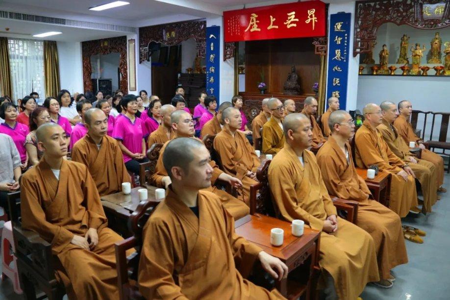 德云社阎鹤祥发文，晒巴西跨年照引热议，壮壮在回应郭麒麟回应