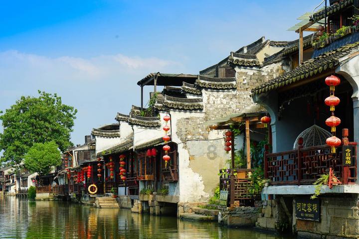 改换门庭,纳瓦瑞亲自为素缇达设计出场服,西拉米的盟友仅剩贵妃